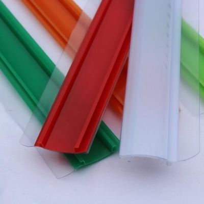 Линия машина штранг-прессования профиля держателя билета ярлыка цены PVC пластиковая
